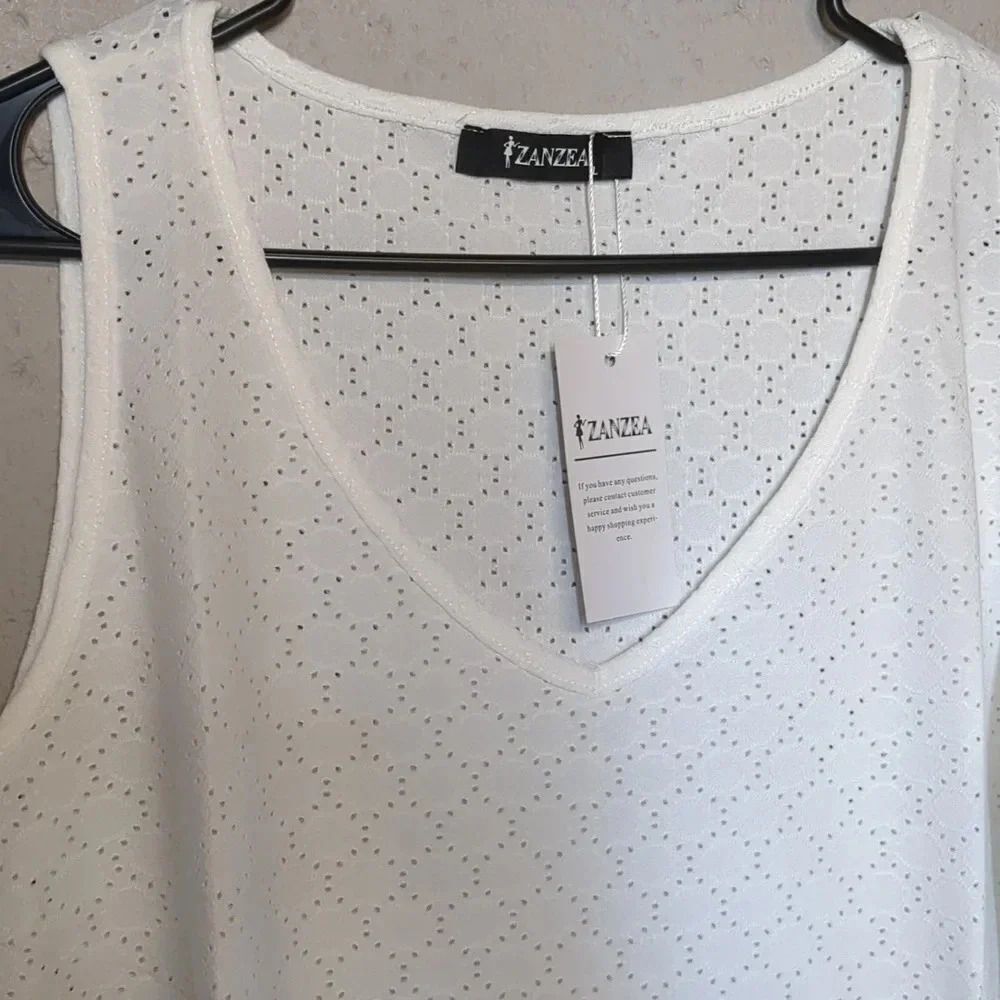 Women's Eyelet Lace Sleeveless Tank Top Blouse Flowy Cottagecore Size Lg NWT - Picture 5 of 7